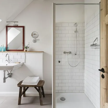 Grosszuegiges In Ostseenaehe Mit Grossem Garten, Ofen Und Sauna Fuer 12 Personen Semesterbostad