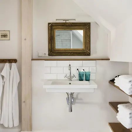 Grosszuegiges In Ostseenaehe Mit Grossem Garten, Ofen Und Sauna Fuer 12 Personen *