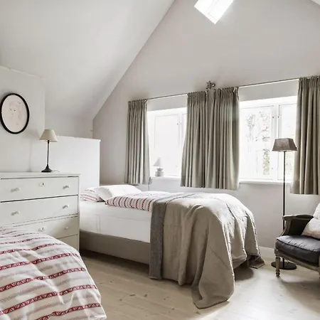 Grosszuegiges In Ostseenaehe Mit Grossem Garten, Ofen Und Sauna Fuer 12 Personen