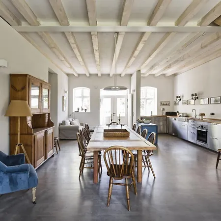 Grosszuegiges In Ostseenaehe Mit Grossem Garten, Ofen Und Sauna Fuer 12 Personen Semesterbostad