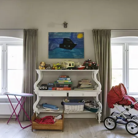 Semesterbostad Grosszuegiges In Ostseenaehe Mit Grossem Garten, Ofen Und Sauna Fuer 12 Personen